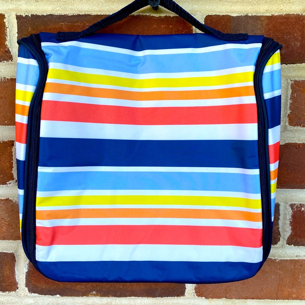 Hanging Traveler Case